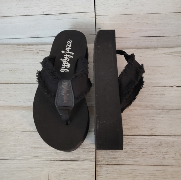 40% OFF SALE-GYPSY JAZZ- GEEZ BLACK PLATFORM FLIP FLOPS - Picture 5 of 6